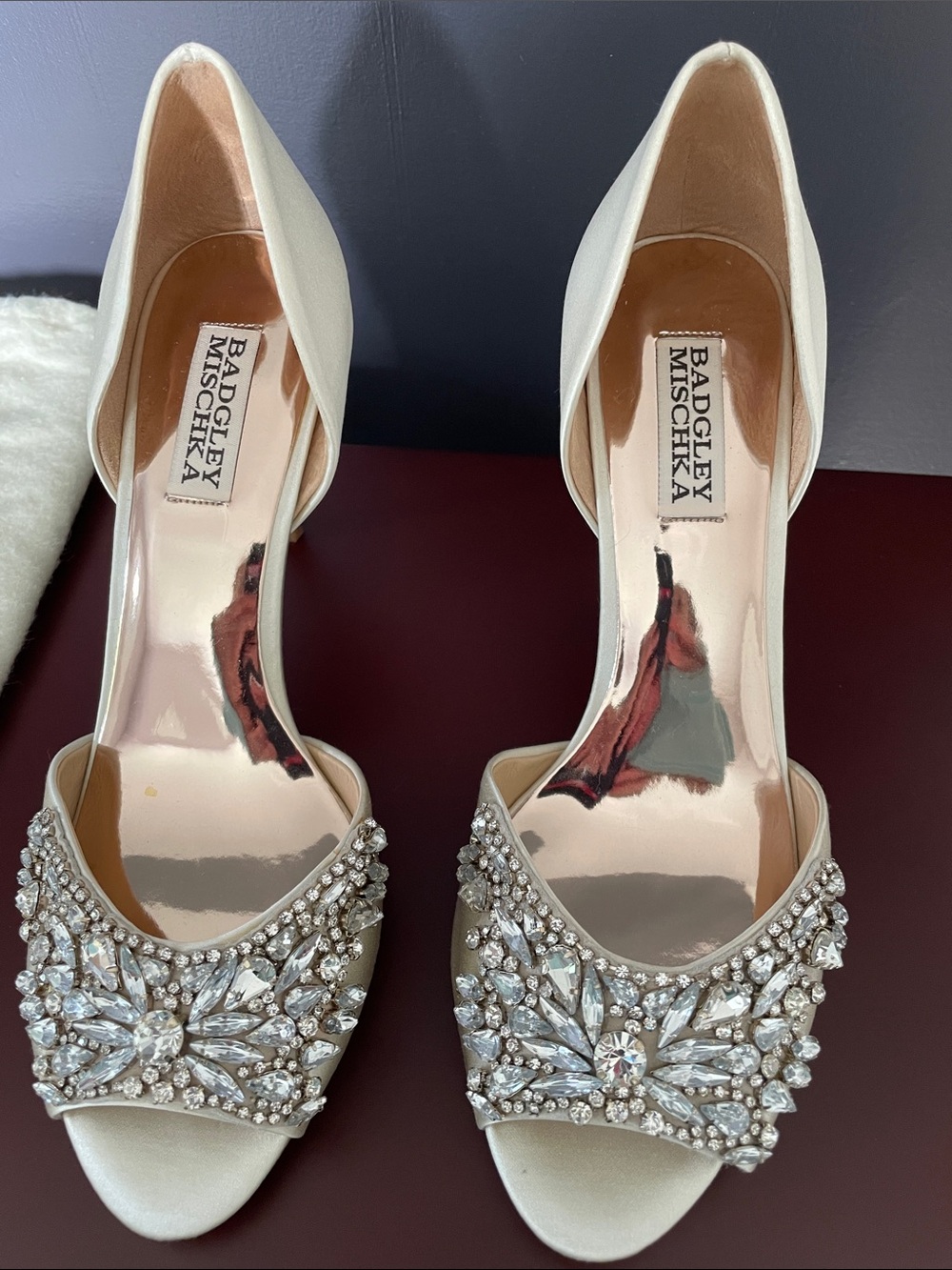 Badgley Mischka Hansen Ivory Satin Crystal Embellished Peep Toe Pump Heels [8]